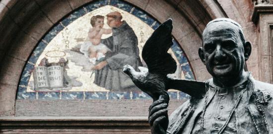 Pope Francis Calls for Global Peace at Sunday Angelus