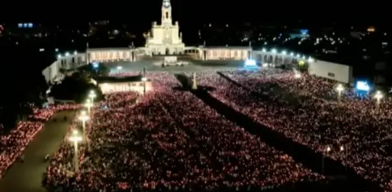 Thousands of pilgrims gather at Fátima to commemorate the apparitions of Our Lady